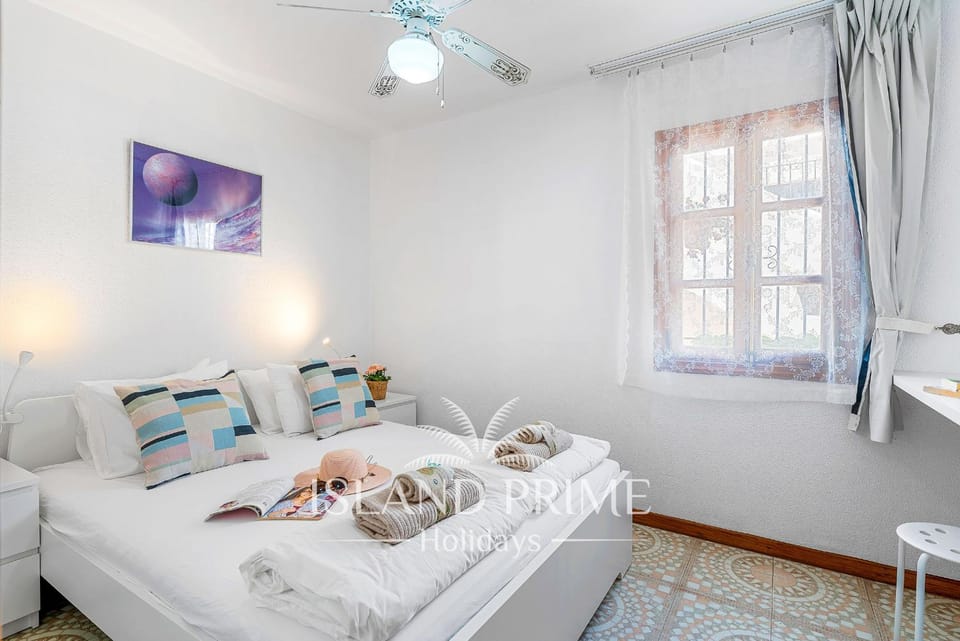 Bed, Bedroom, fireplace, towels