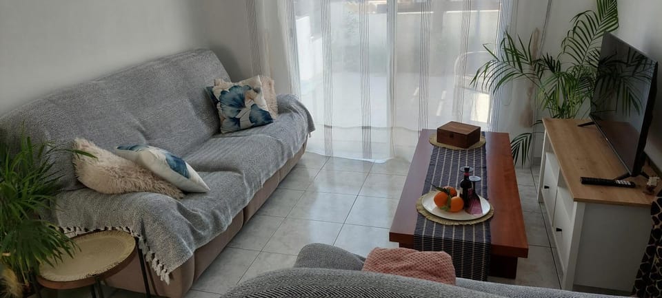 Cozy 1BR Apt with Pool Heart of Paphos Apartment in Paphos