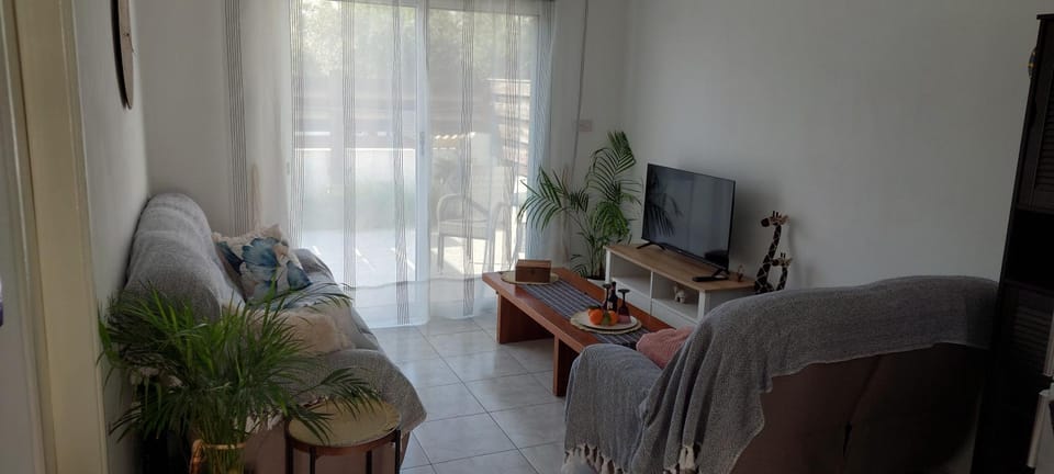 Cozy 1BR Apt with Pool Heart of Paphos Apartment in Paphos