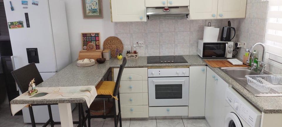 Cozy 1BR Apt with Pool Heart of Paphos Apartment in Paphos