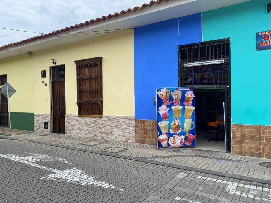 Facade/entrance