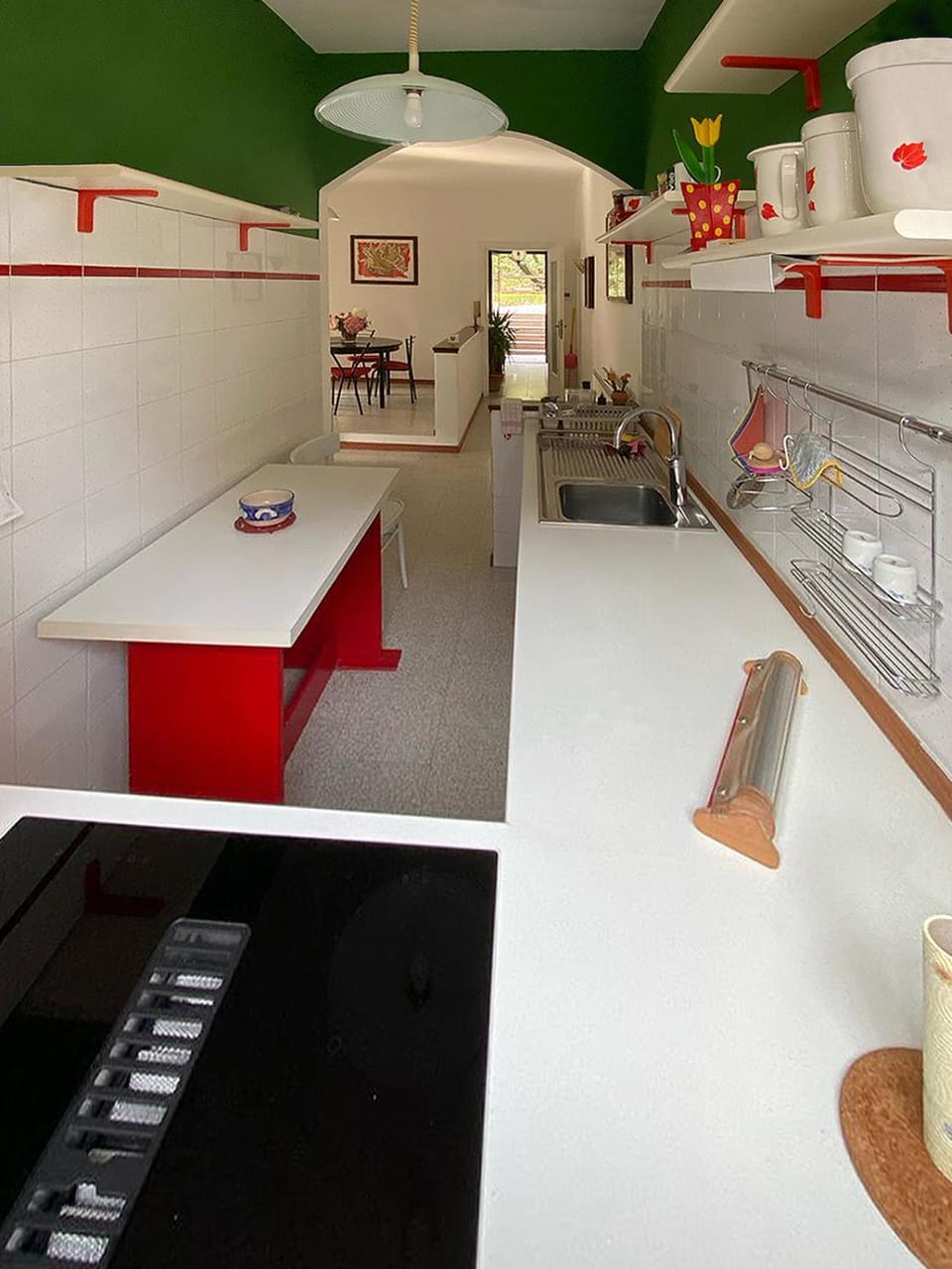 Kitchen or kitchenette, dishwasher, stove