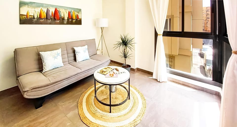 Communal lounge/ TV room, TV and multimedia, Dining area, Sea view