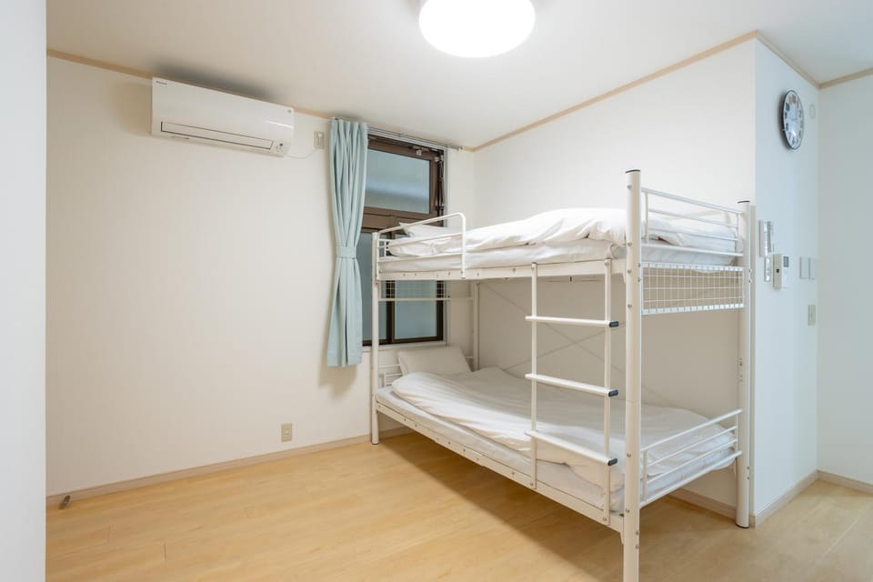 Photo of the whole room, Bedroom, bunk bed, air conditioner