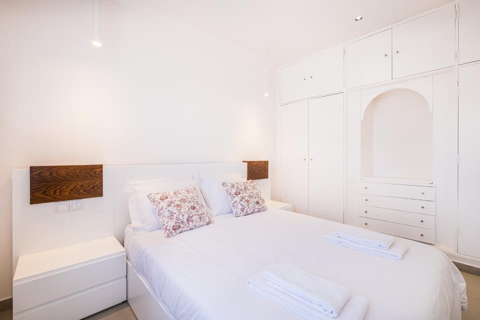 Bed, Photo of the whole room, Bedroom, wardrobe