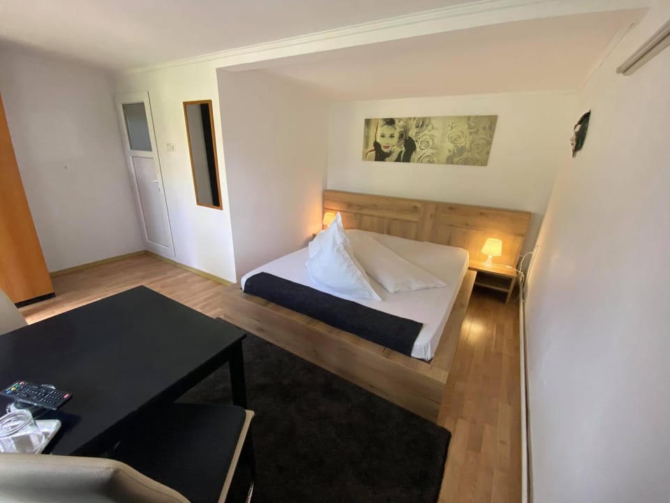 Bed, TV and multimedia