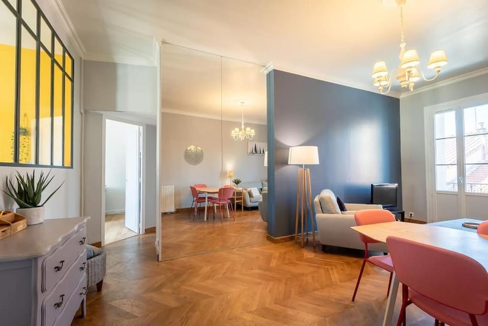 Living room, Seating area, Dining area