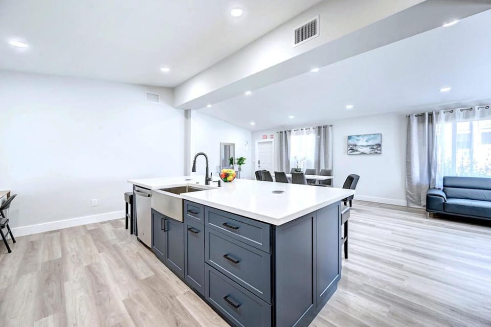 Kitchen or kitchenette, Living room