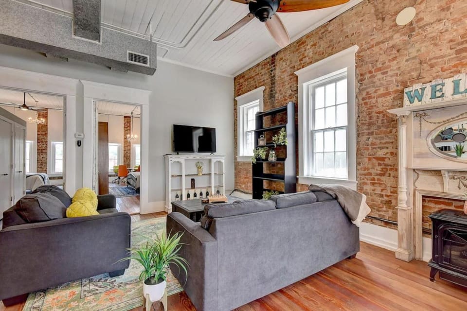 Historic Denison Loft with a View Apartment in Lake Texoma