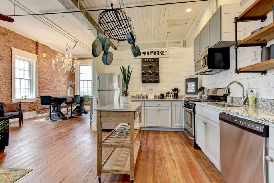 Historic Denison Loft with a View Apartment in Lake Texoma