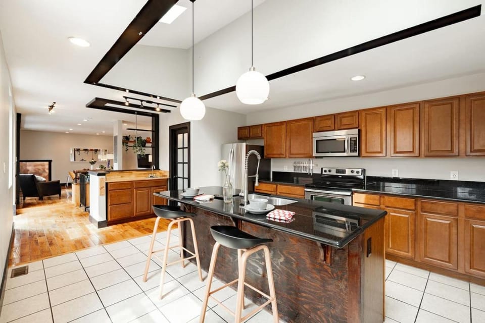 Lux Parkside 1BR - Patio - Sun Deck - Free Parking Apartment in Over The Rhine