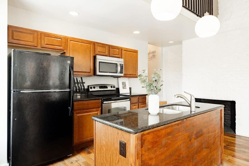 Soaring 2BR Parkside Loft Walkable to it All Apartment in Over The Rhine