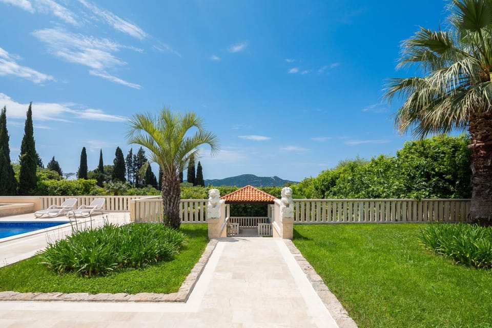 Balcony/Terrace, Seating area, Dining area, Garden view, Sea view, Swimming pool