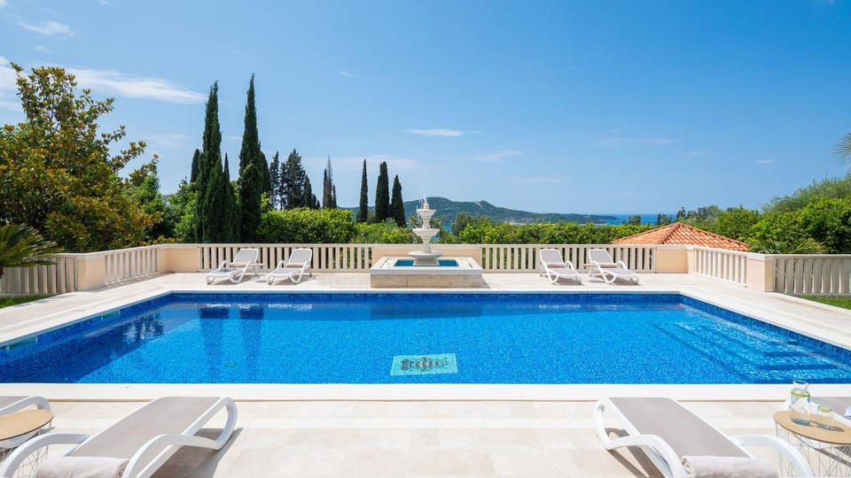 Balcony/Terrace, Mountain view, Sea view, Swimming pool