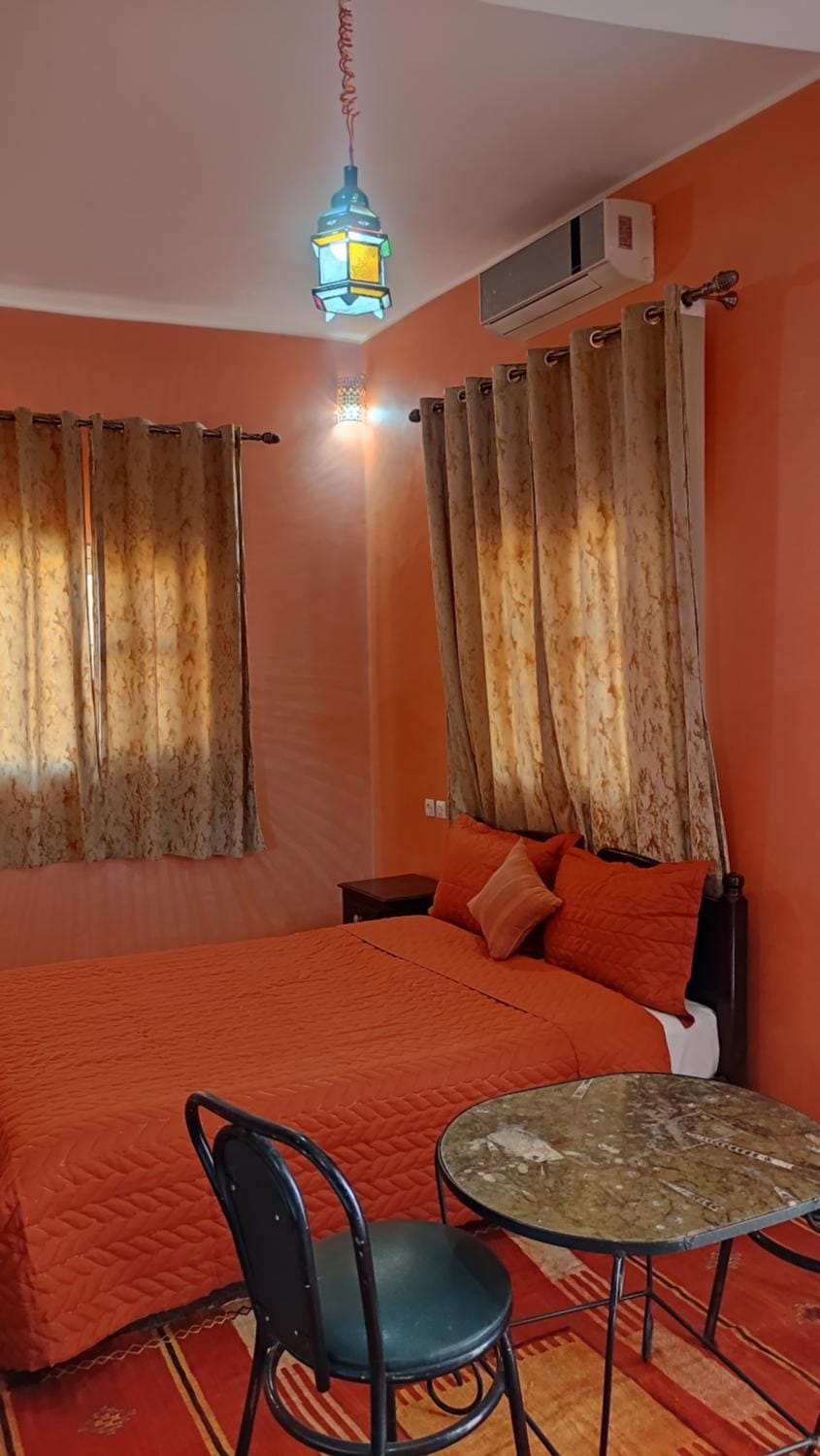 Bed, Living room, Photo of the whole room, Seating area, Dining area, Bedroom