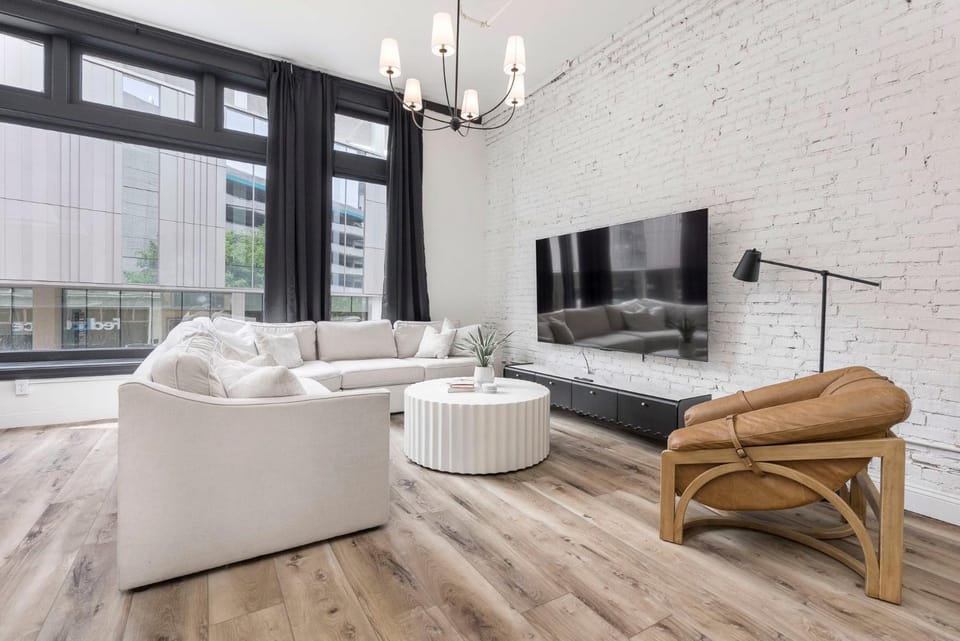 TV and multimedia, Living room, City view