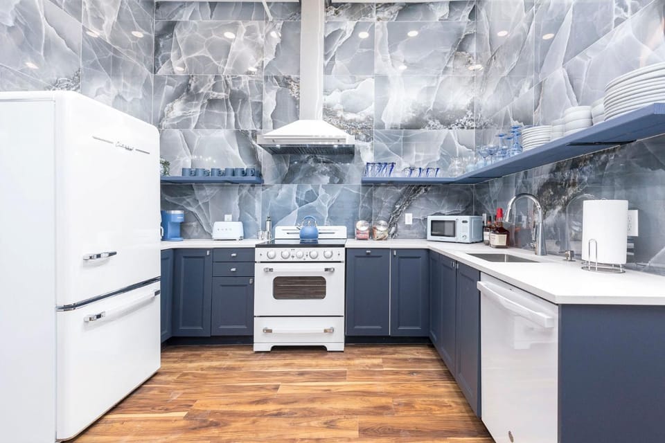 dishwasher, pet friendly, stove, kitchen