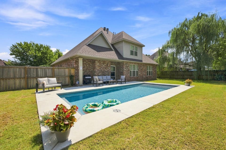 Willow Tree Retreat-10 min to U of A House in Fayetteville