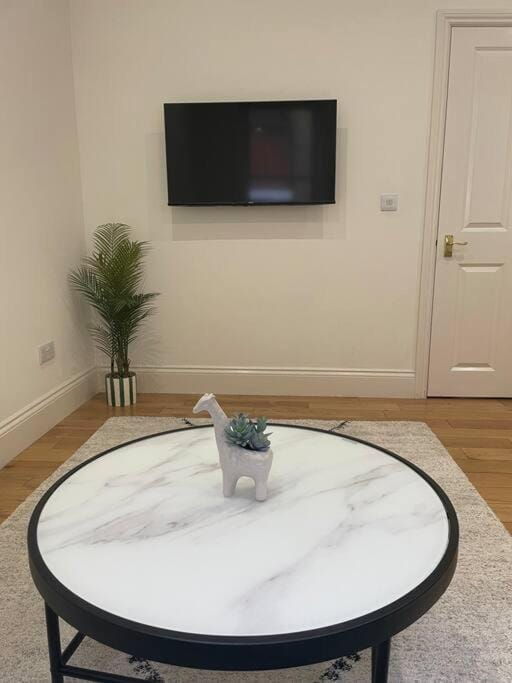 Beautiful 1 Bed Flat 2 Minute Walk To Camden Station Apartment in London Borough of Islington