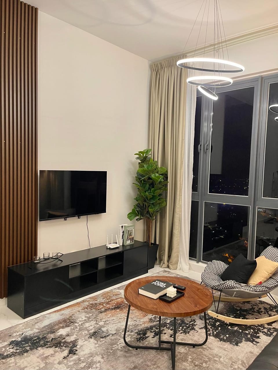 Communal lounge/ TV room, TV and multimedia, Living room, Seating area, Evening entertainment