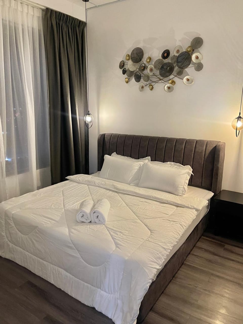 Bed, Photo of the whole room, Bedroom, bunk bed, towels