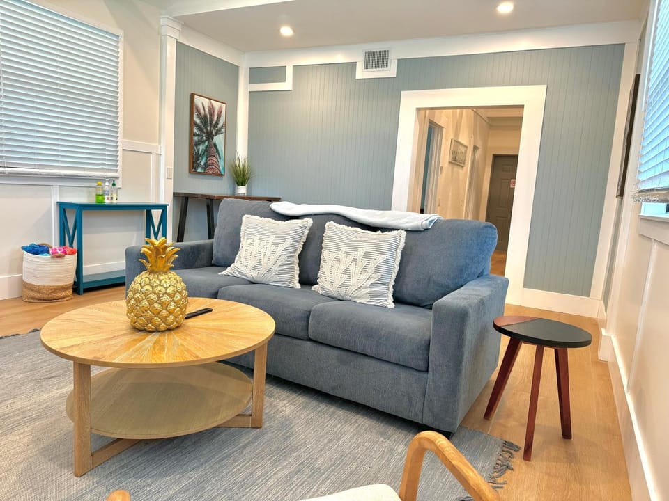 Mid-Century 1bd House - Beach Gear - 5min Walk to Beach House in Indian Rocks Beach