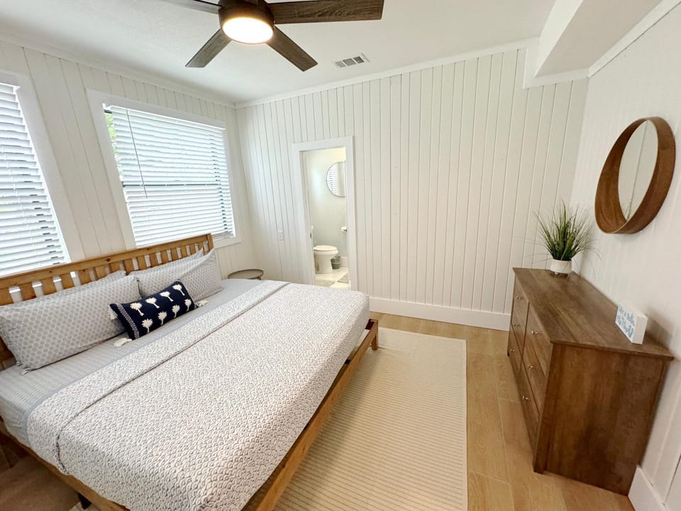 Mid-Century 1bd House - Beach Gear - 5min Walk to Beach House in Indian Rocks Beach