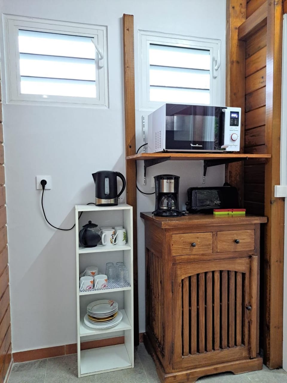 Coffee/tea facilities, minibar, pet friendly, toaster