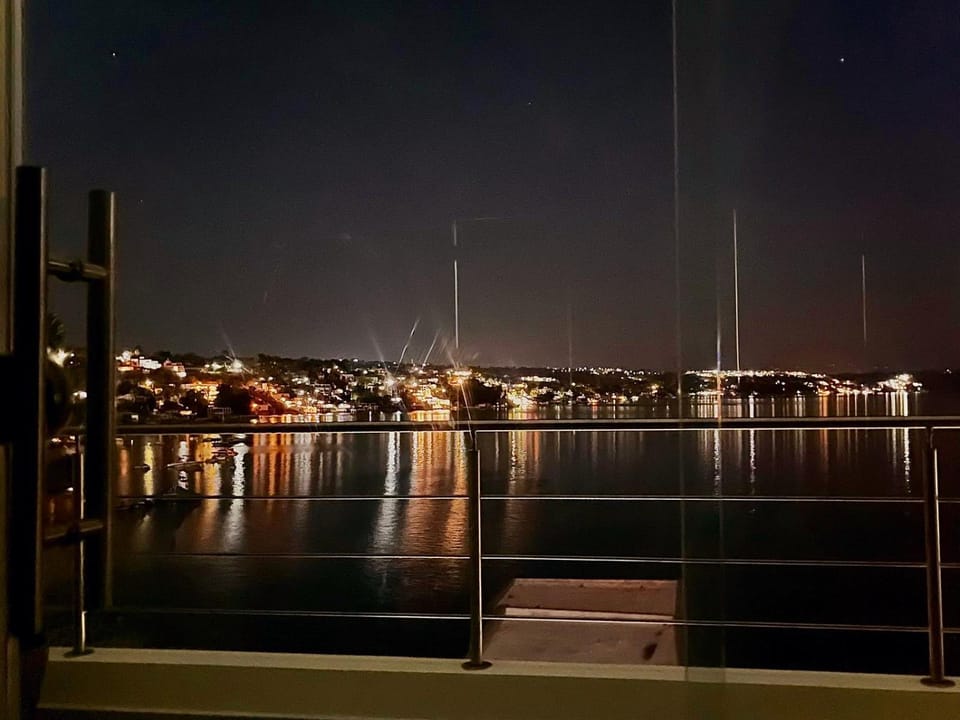 Night, Balcony/Terrace, City view, Lake view