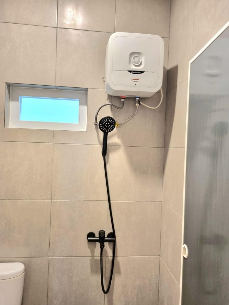 Shower, Toilet, Bathroom, Internal: Not applicable to any particular room