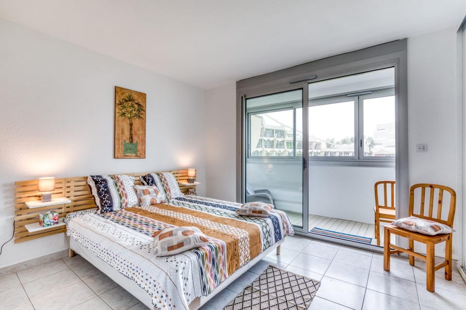 Property building, Living room, Bedroom