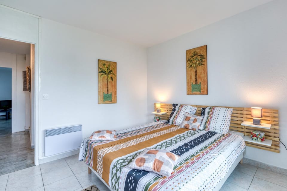 Living room, Bedroom