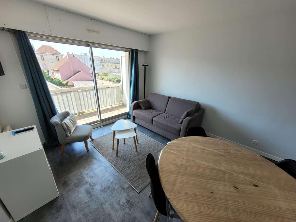Appartement soigné à deux pas de la mer, balcon ensoleillé, confort et tranquillité à Wimereux - FR-1-675-37 Apartment in Wimereux