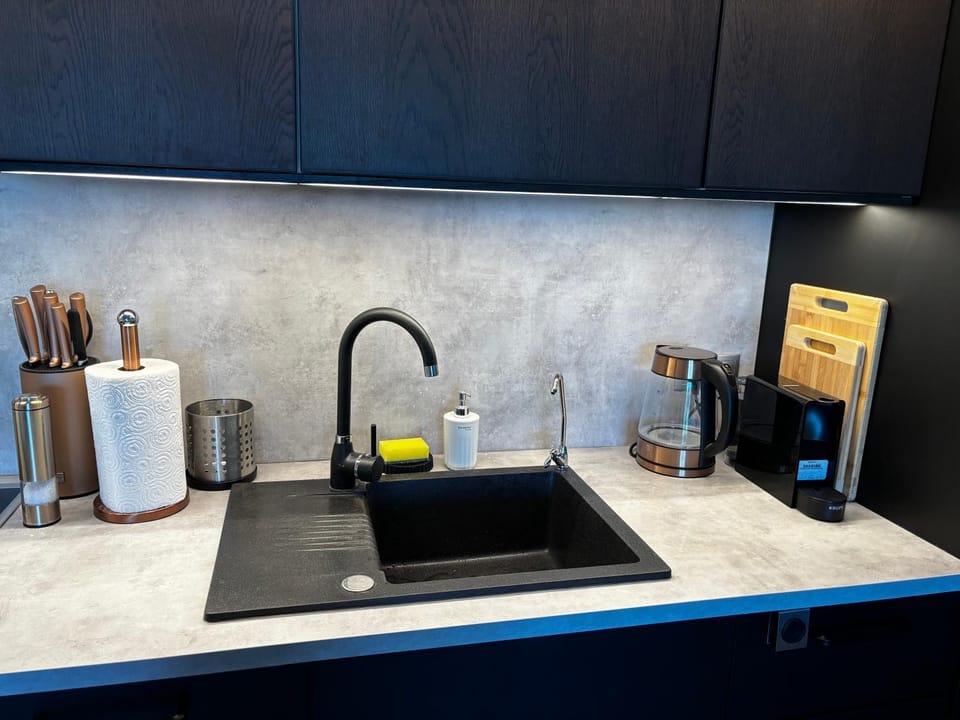 Coffee/tea facilities, Kitchen or kitchenette, stove, toaster