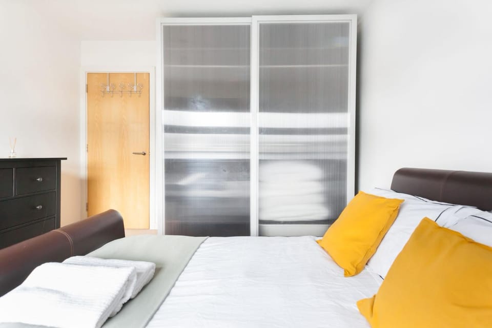Spacious 2 Bedroom Apartment In Central Near tube Apartment in London
