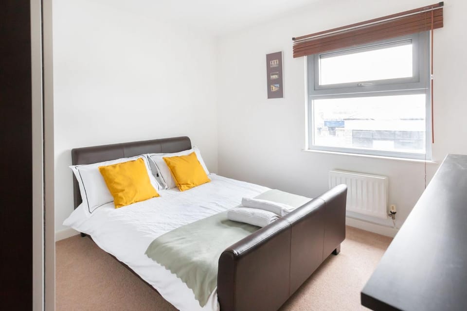 Spacious 2 Bedroom Apartment In Central Near tube Apartment in London