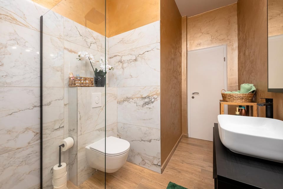 Shower, Toilet, Bathroom