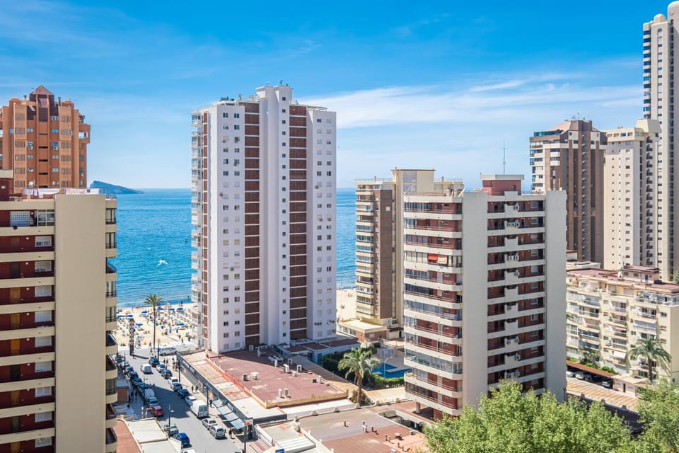 Off site, Day, Neighbourhood, Natural landscape, Beach, City view, Sea view, Street view, Location