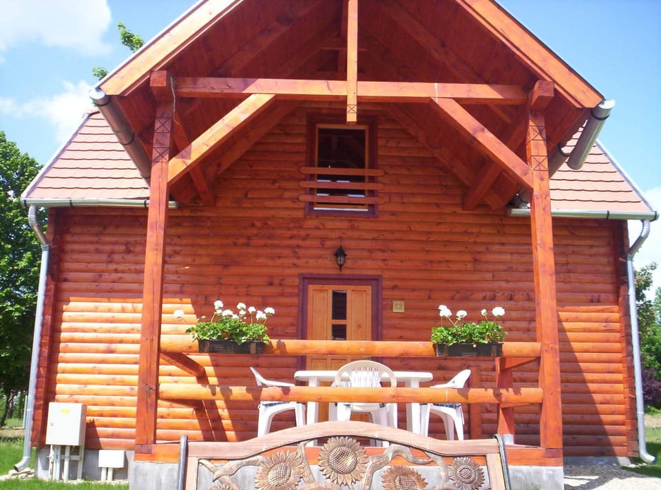 Facade/entrance, Balcony/Terrace