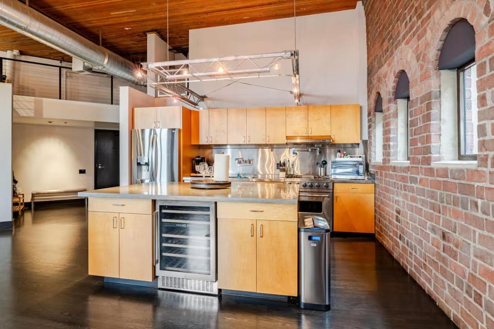 Massive Downtown Seattle Condo - Free Parking! Apartment in Belltown