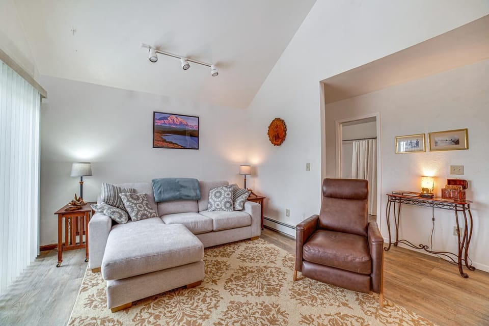 Cozy Anchorage Vacation Rental Near Hospitals! Apartment in Anchorage