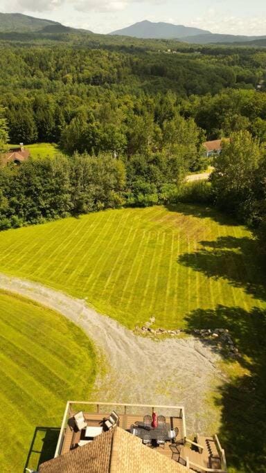 WhiSki Cabin *12-acres with mountain views!* Cabin in Chester