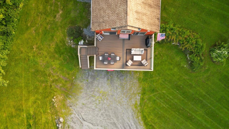 WhiSki Cabin *12-acres with mountain views!* Cabin in Chester