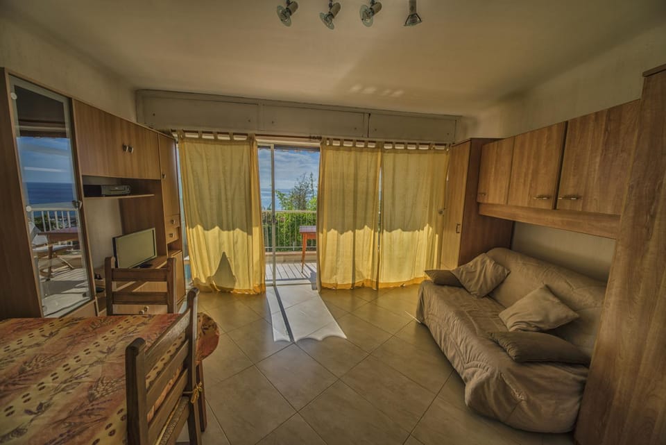 TV and multimedia, Living room, Seating area, Sea view