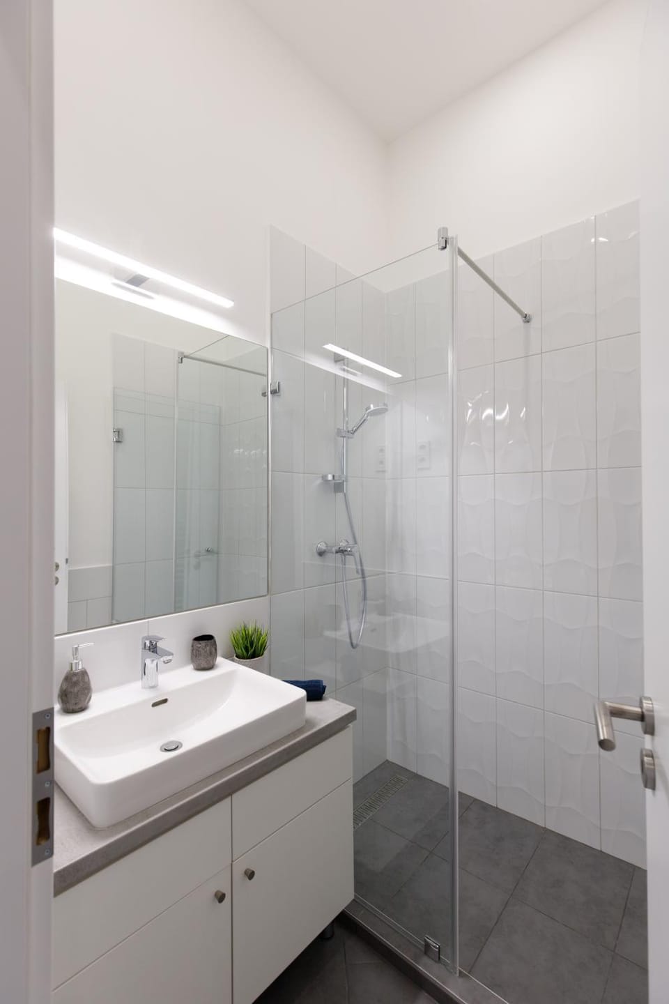 Shower, Bathroom, towels