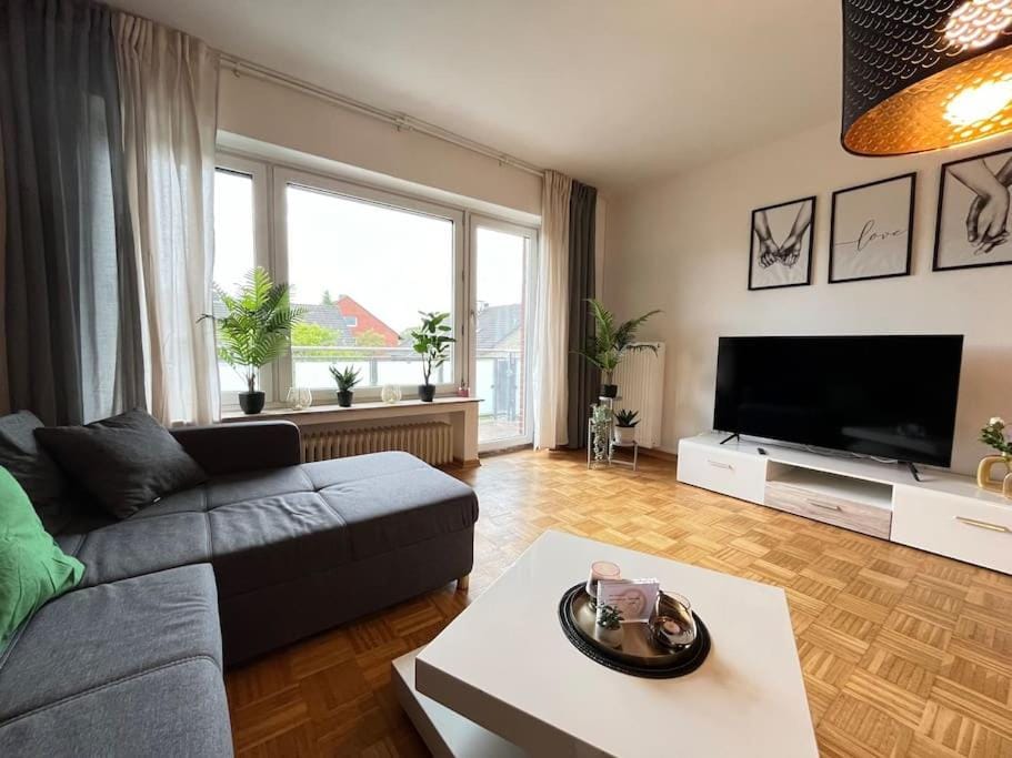 Communal lounge/ TV room, Living room, Seating area