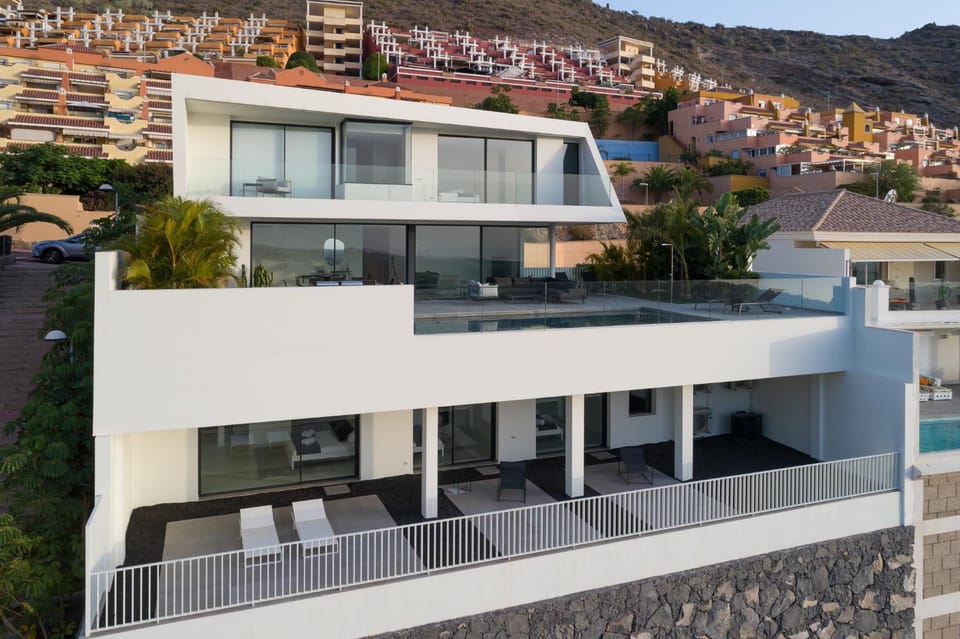 Property building, Day, Natural landscape, View (from property/room), Balcony/Terrace, City view, Mountain view