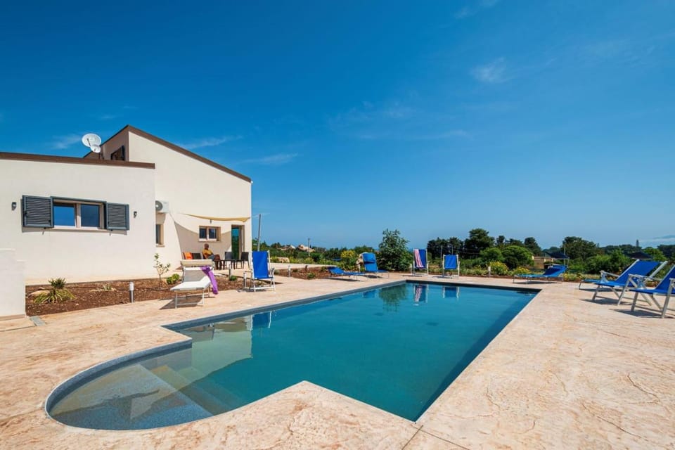 Day, Pool view, Swimming pool, sunbed