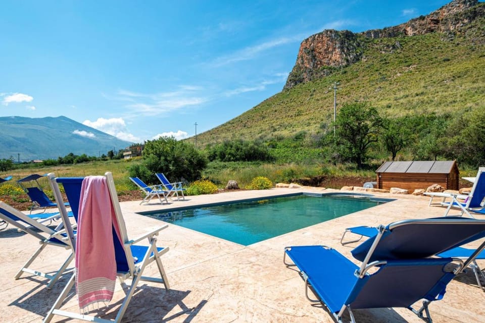 Natural landscape, Mountain view, Pool view, Swimming pool, sunbed