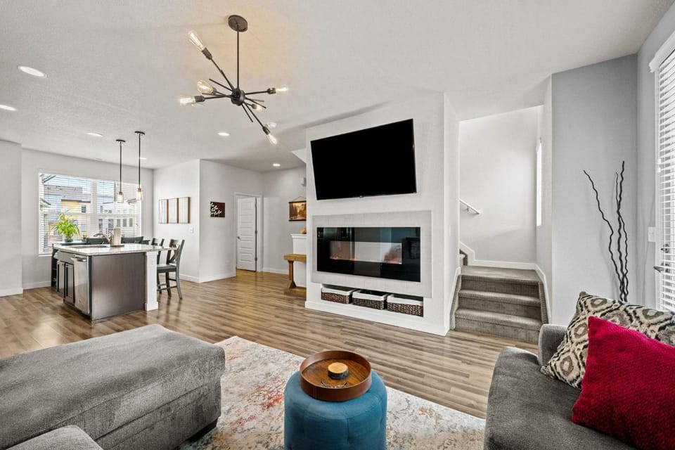 Uptown Avenue - Broomfield House in Westminster